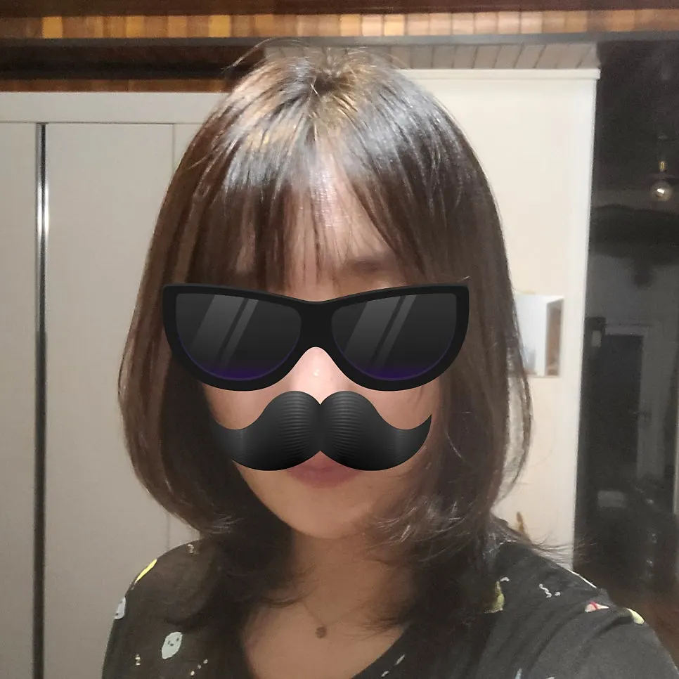가벼운 질감의 중단발 헤어스타일