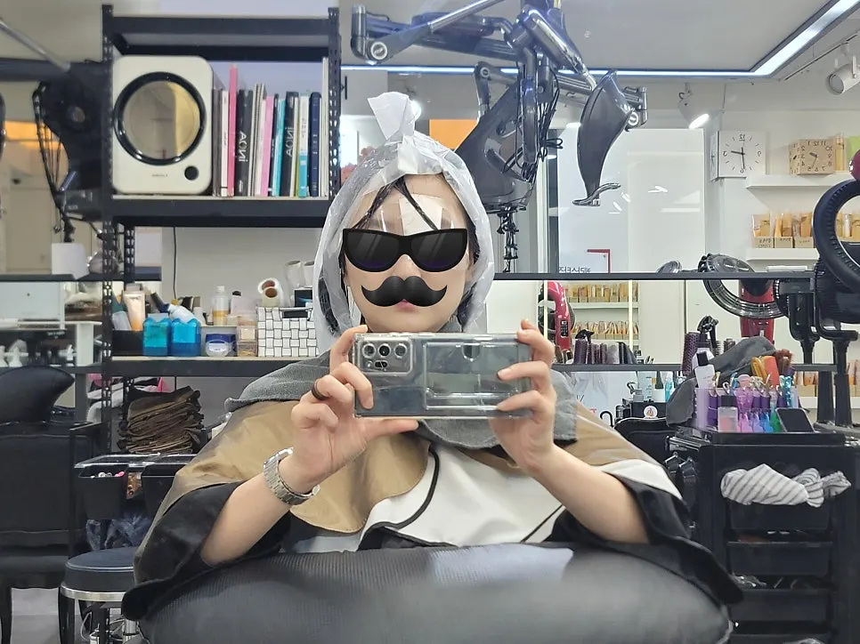 연화제 도포와 샴푸 과정