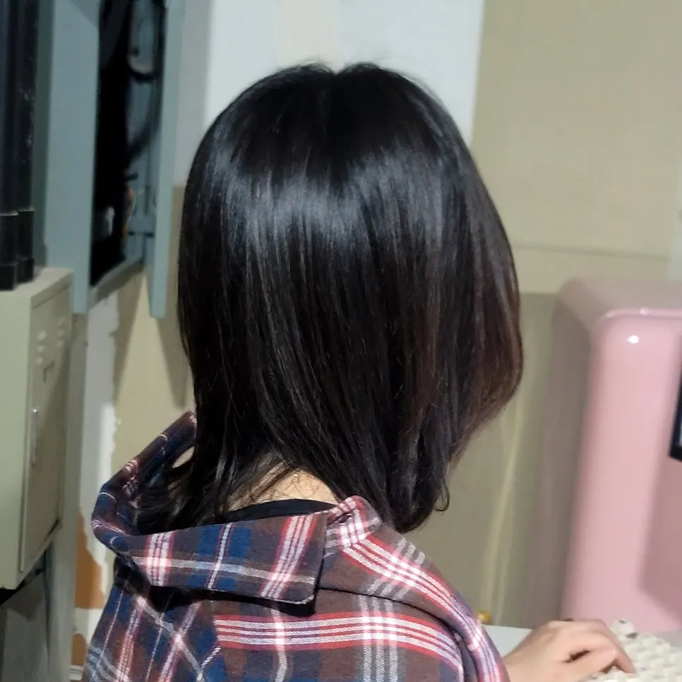 자연스럽게 떨어지는 중단발 컬