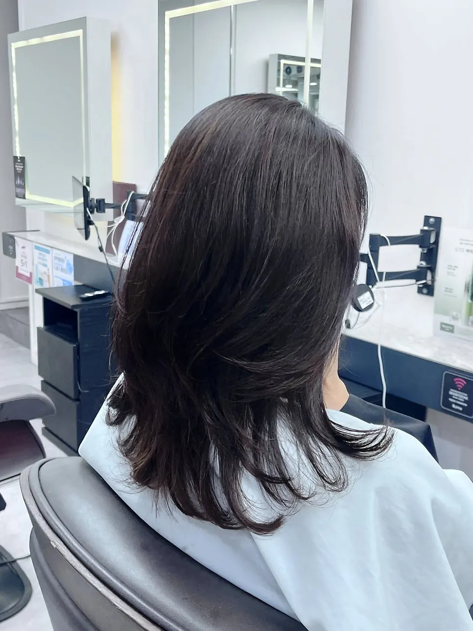 차분한 C컬펌 완성 헤어스타일