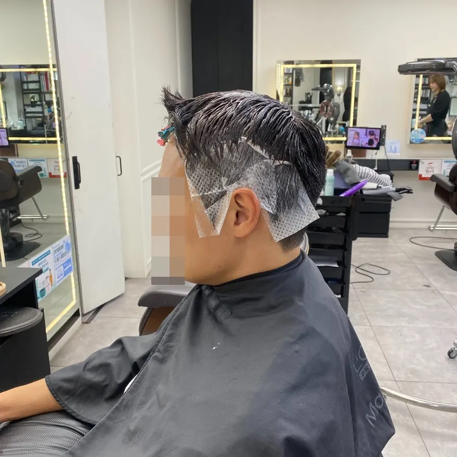 Men's haircut in progress