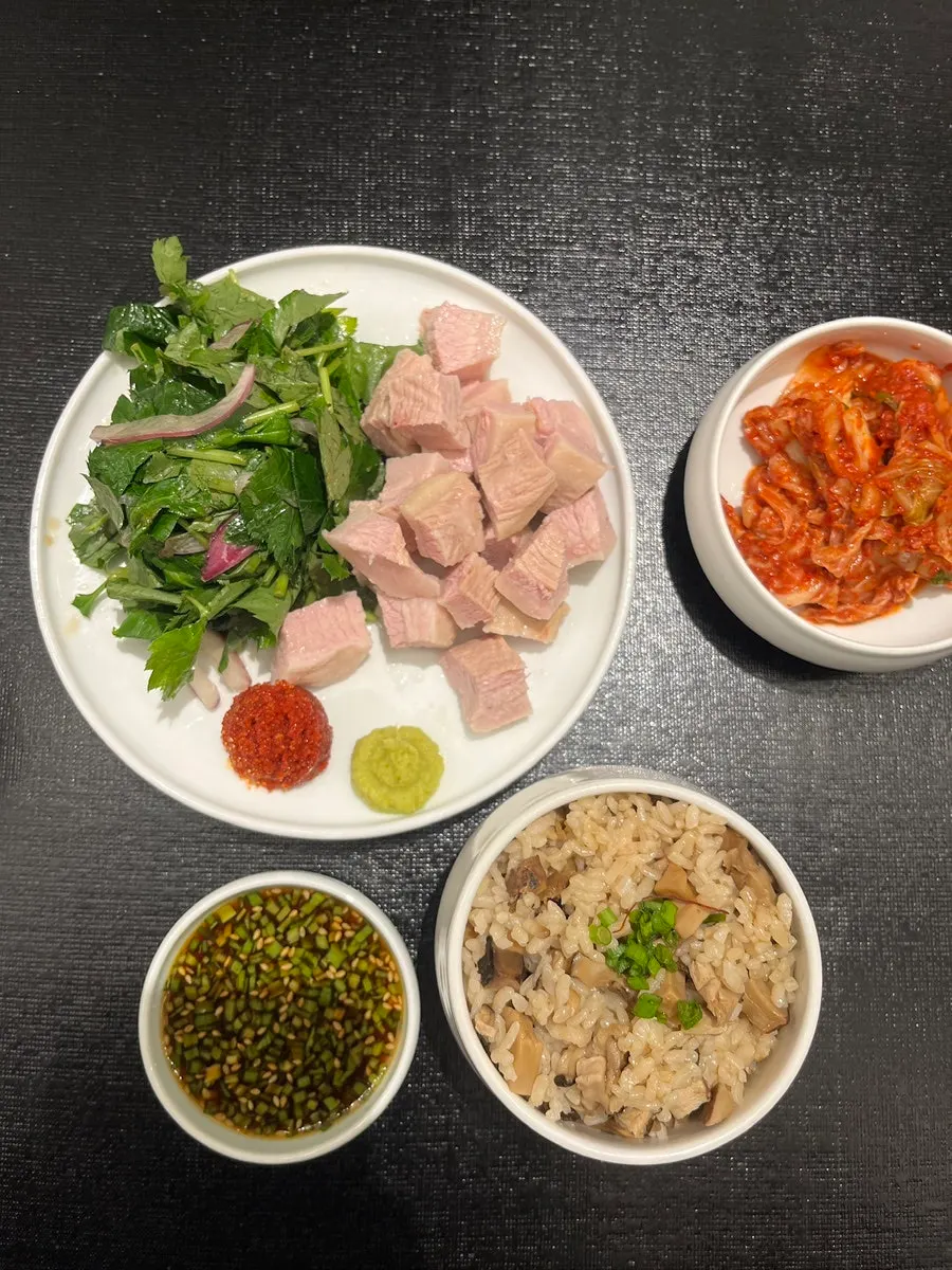 온제육 항정수육 구성