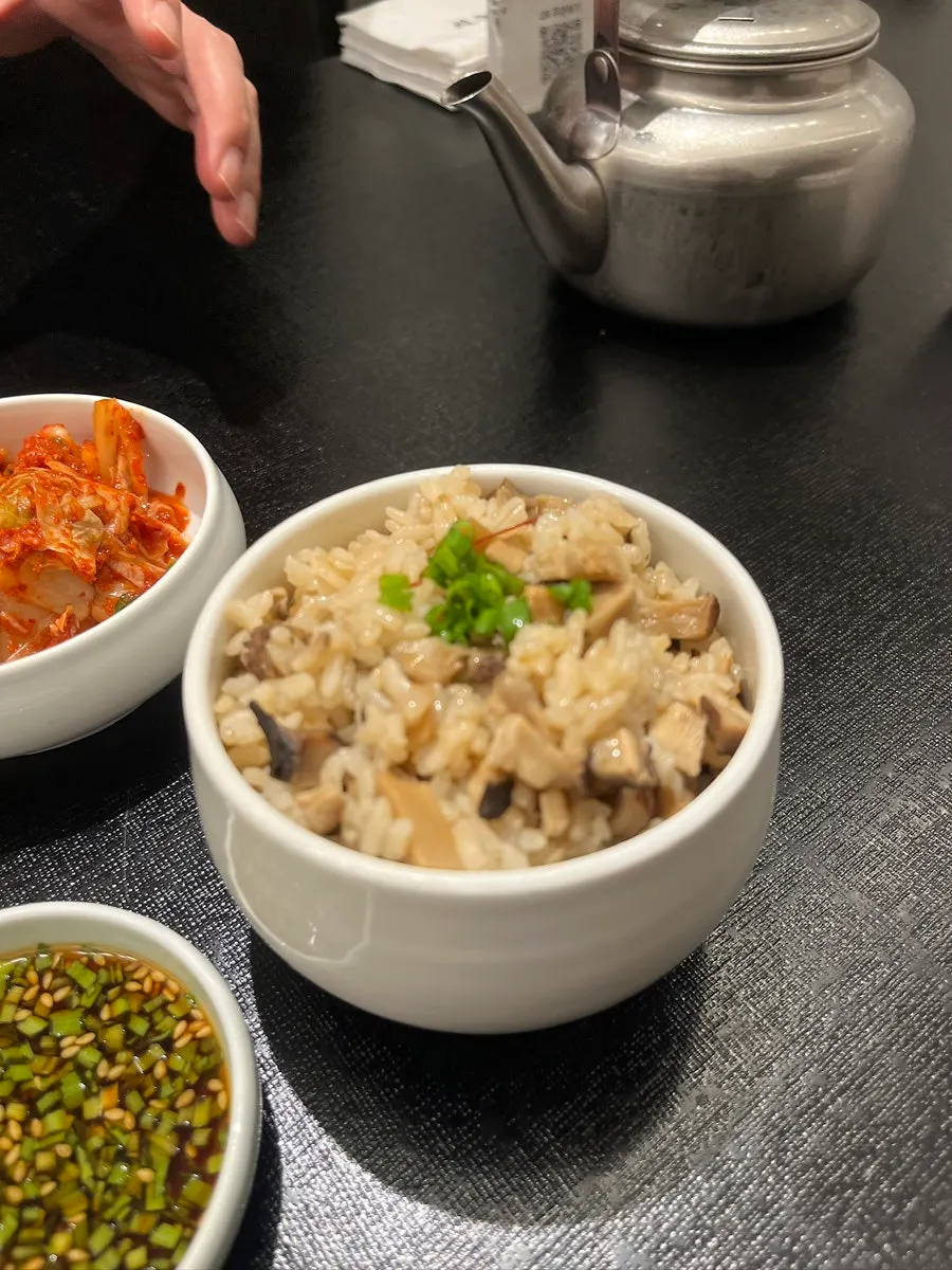 온제육과 버섯밥 식사