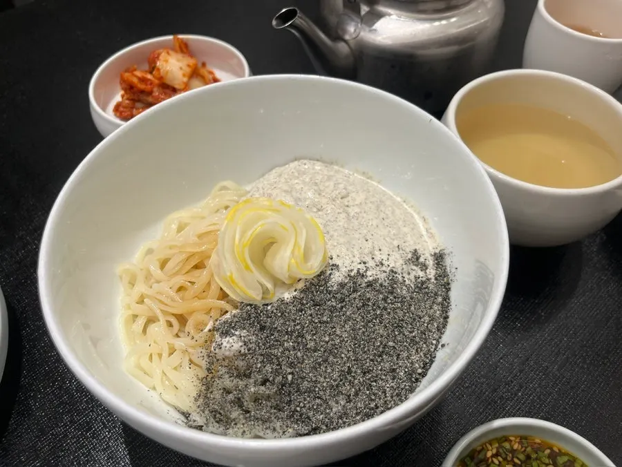 탄백 콩비빔 칼국수