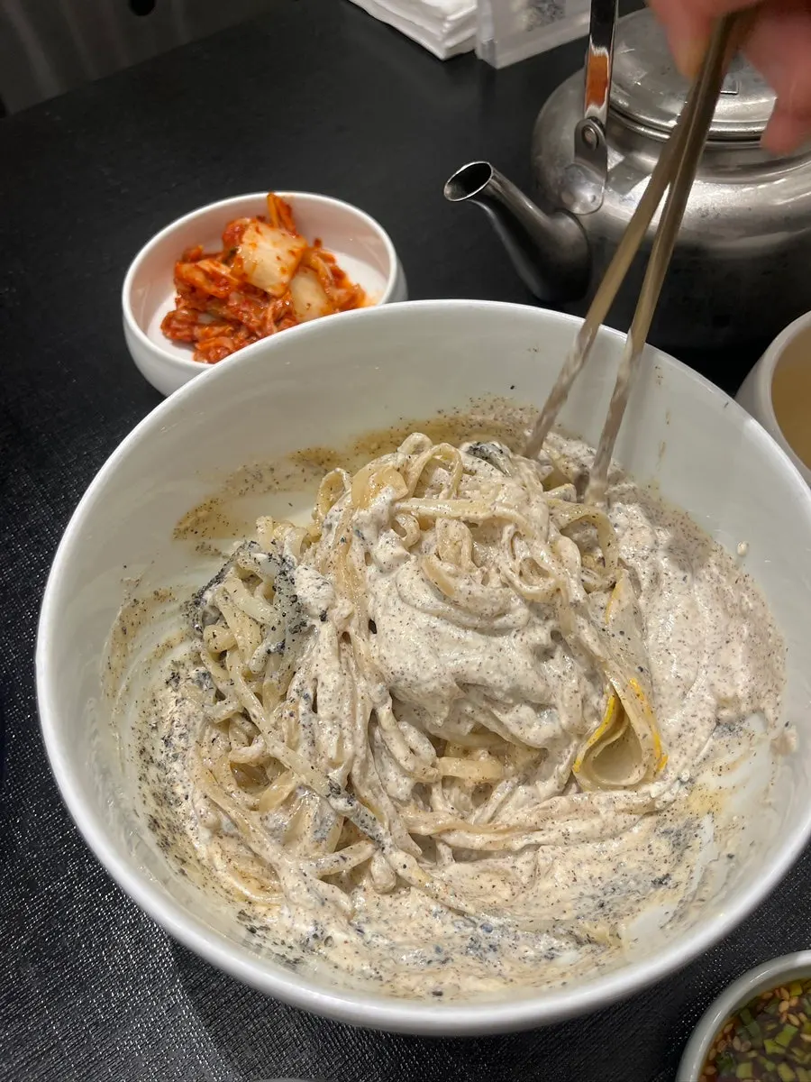 콩크림을 비빈 칼국수 면