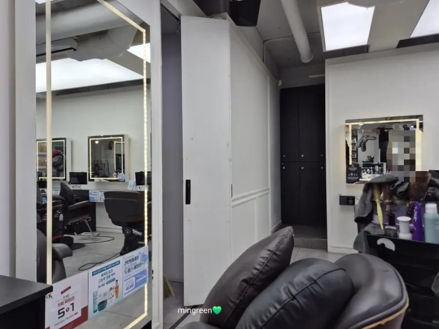 Another corner of the salon's interior