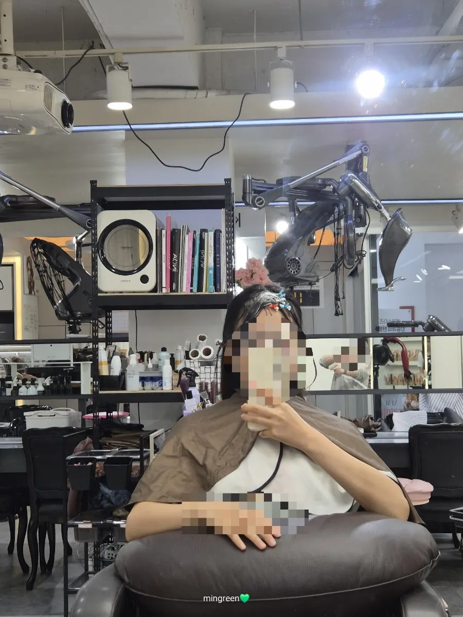 Bangs falling straight after the straightening treatment