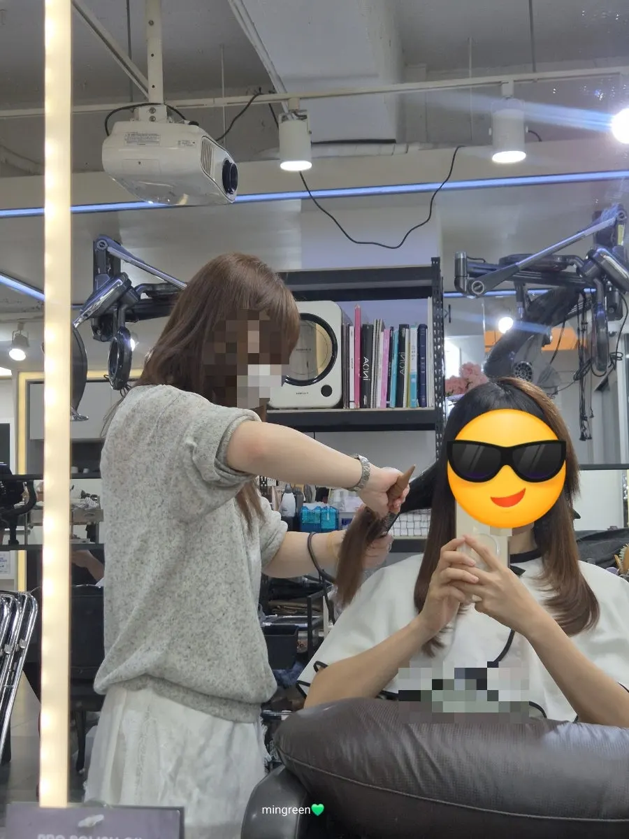 Hair after learning the round-brush styling method