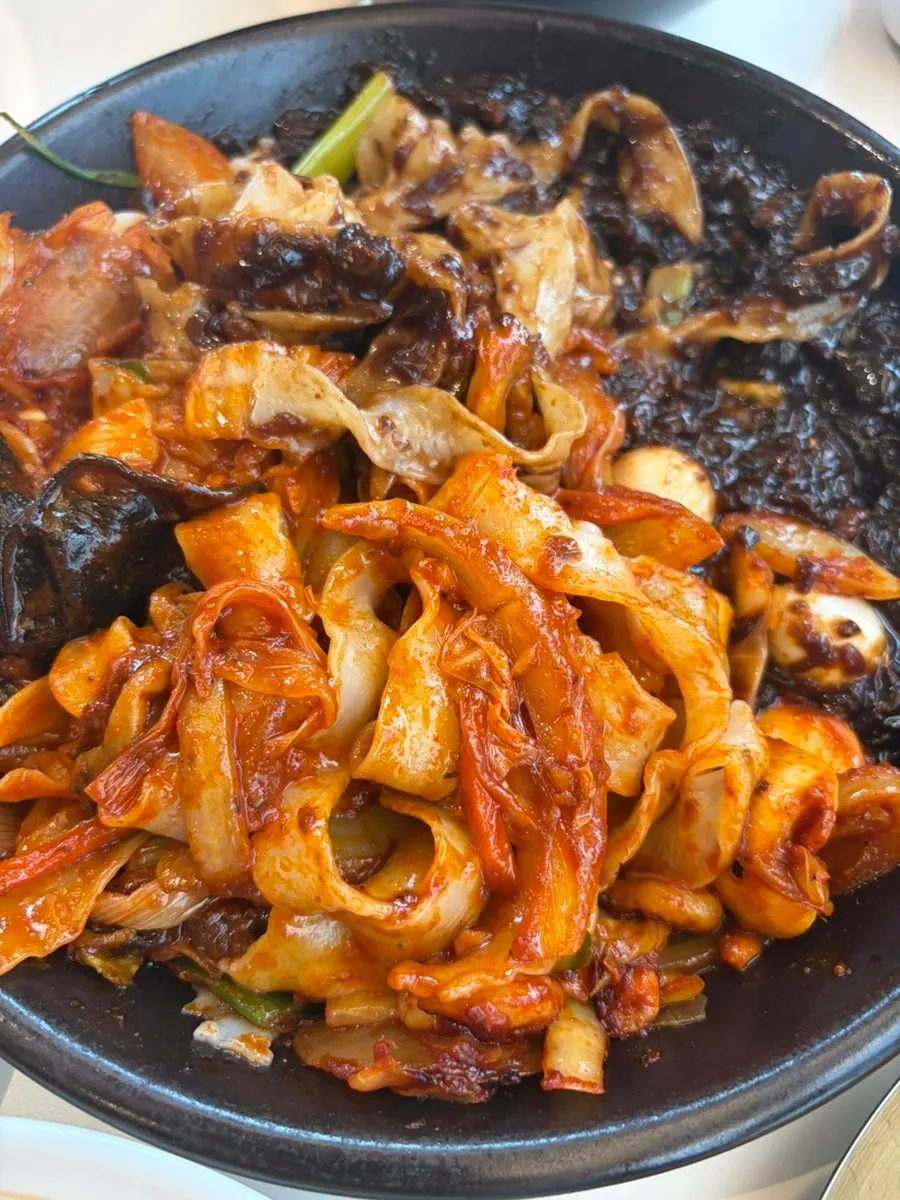 Close-up of dosakmyeon noodles tossed in charcoal-grilled jjamppong sauce