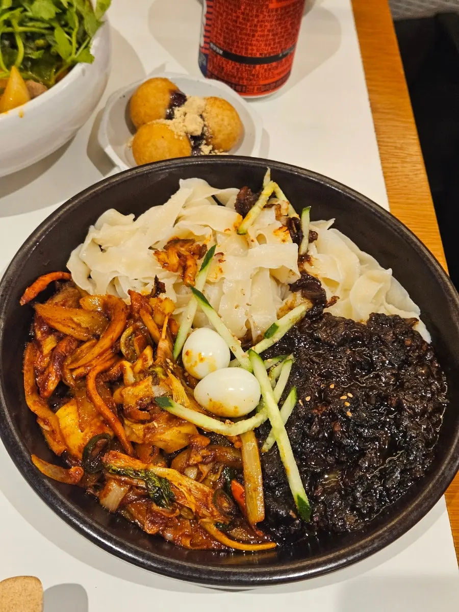 Samjjamyeon (Combination of Mountain and Sea) with doenjang yuni-jjajang and charcoal-fired jjamppong