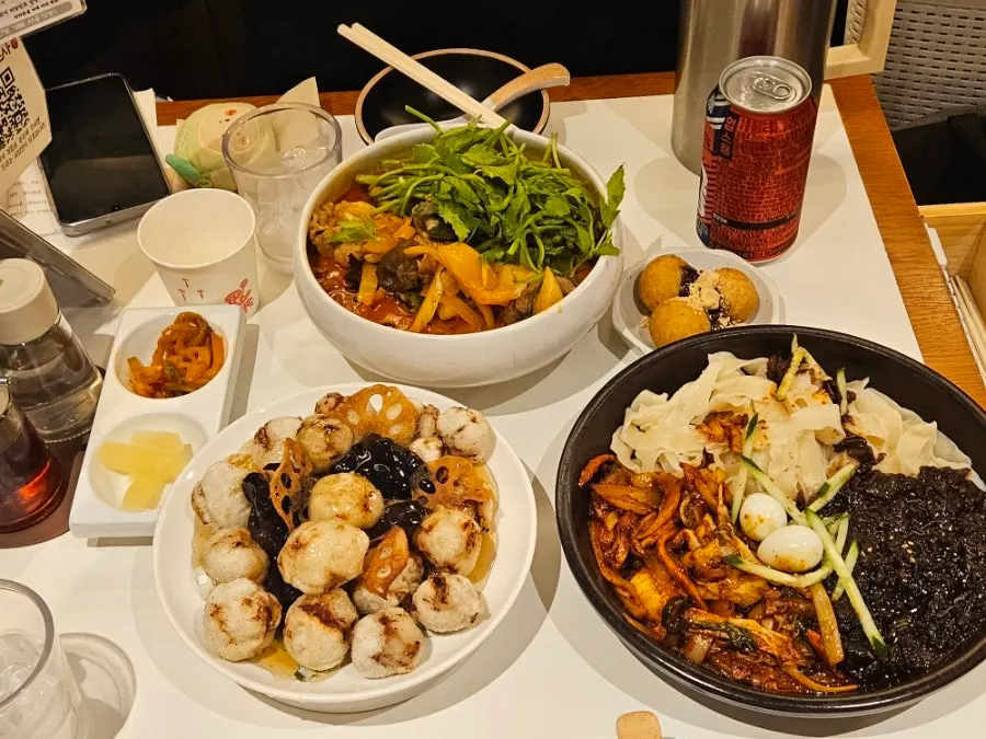 The Seodamheon table after finishing the meal, with the sweet potato mattang