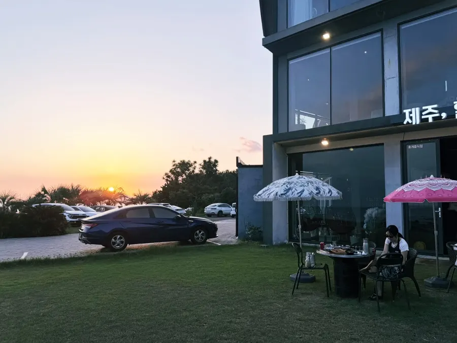 Ocean view and green lawn outdoor area