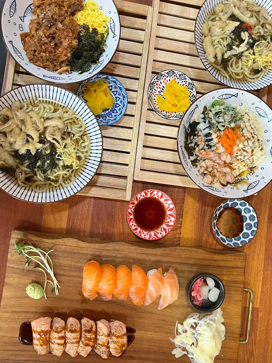 Rice bowl and sushi dishes