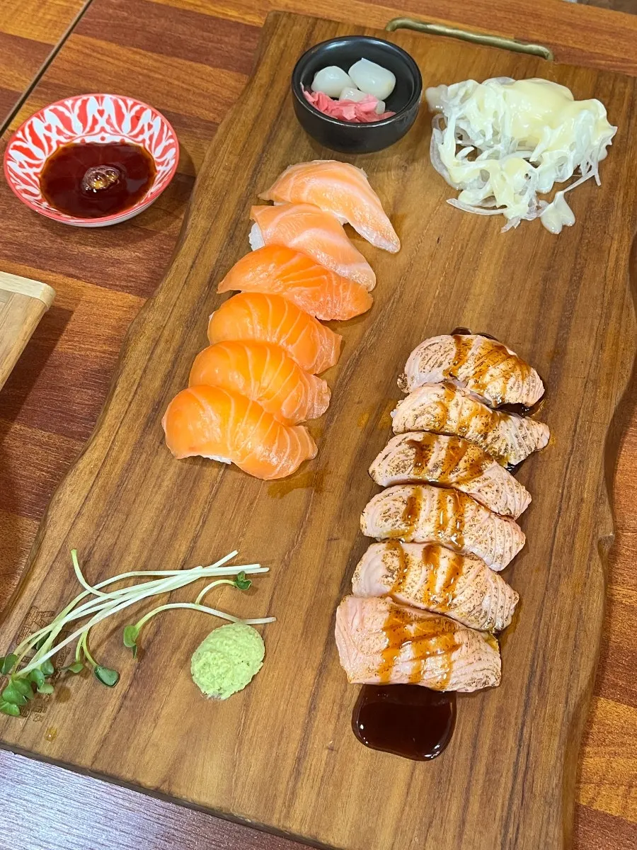 Raw salmon and grilled salmon sushi