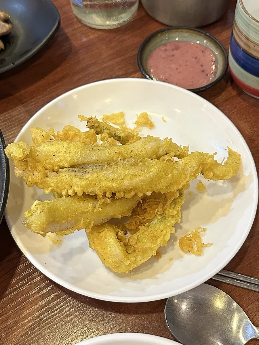 Fried cutlassfish served as a basic dish at Tamra Hansang