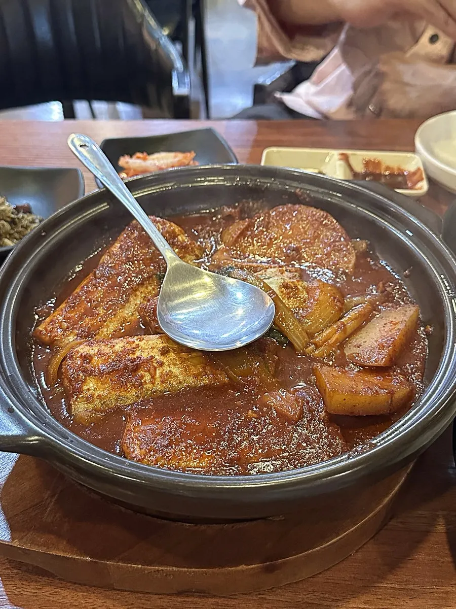 A pot of Tamra Hansang's thickly simmered braised cutlassfish