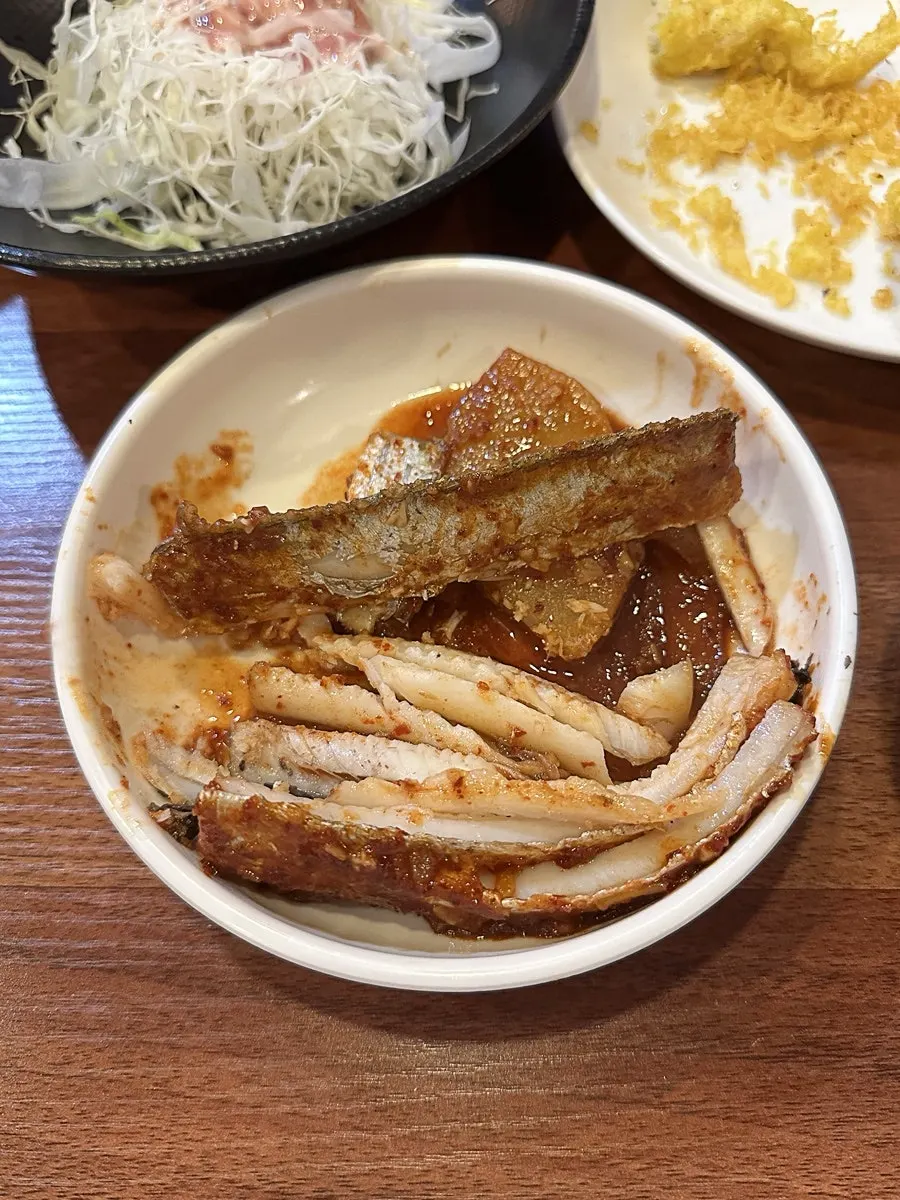 Tender cutlassfish flesh pulled apart with chopsticks
