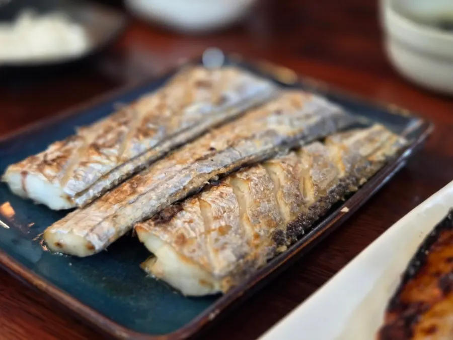 Grilled fish meal for children