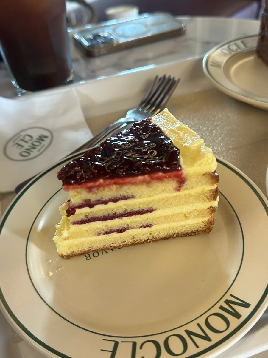 Victoria cake at Monocle Jeju