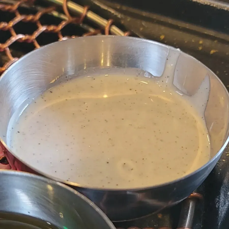Doldol manongsal de Jeju con sus guarniciones