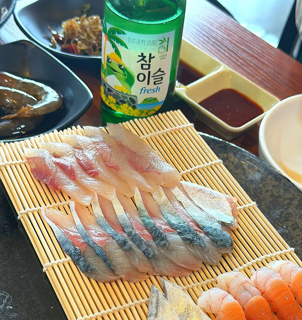 Cutlassfish flesh laid over warm rice