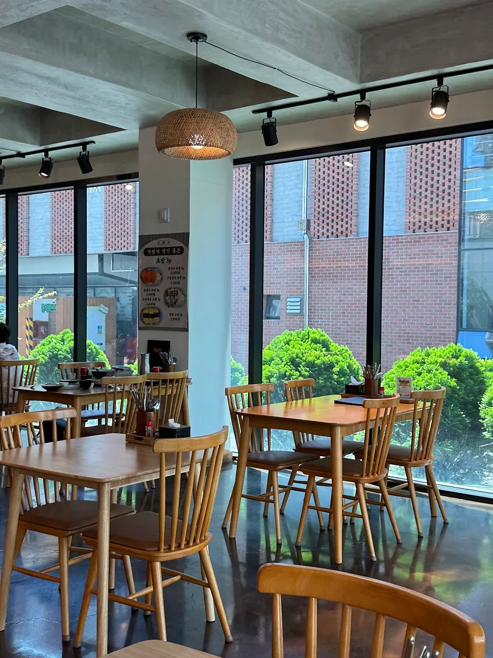 Hygienically managed interior of Jejju Donghong Branch