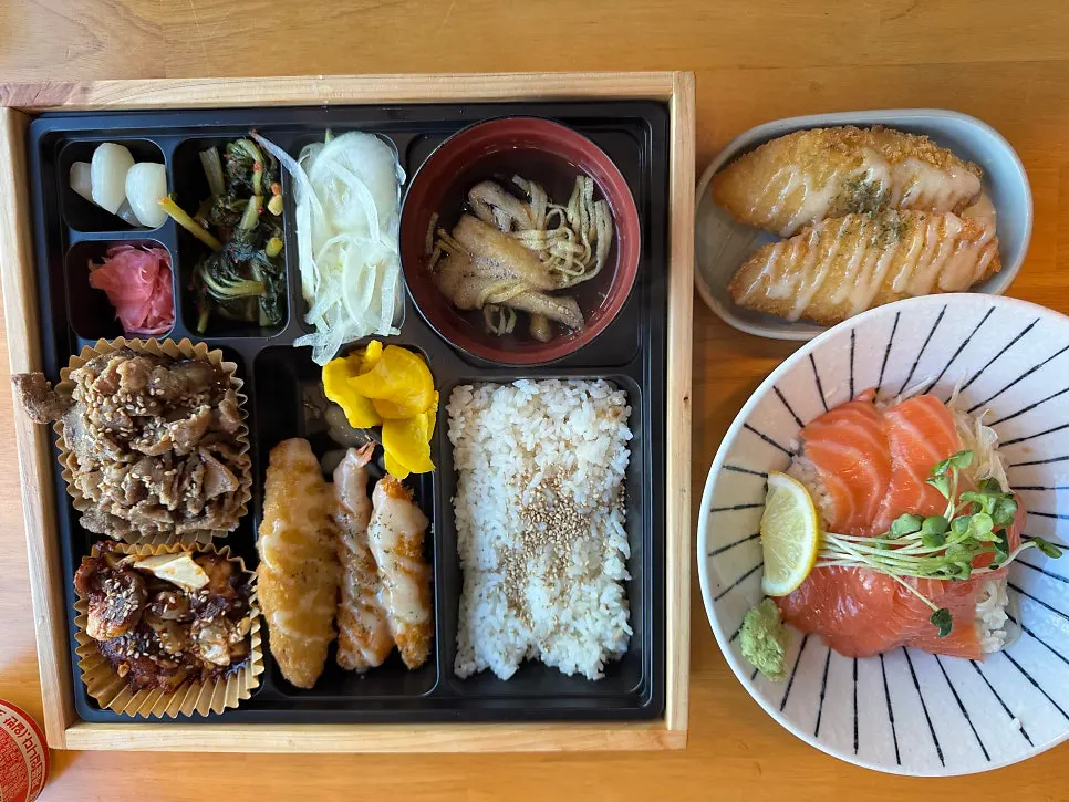 The ordered Seogwipo Jungmun bento and sake-don, plated