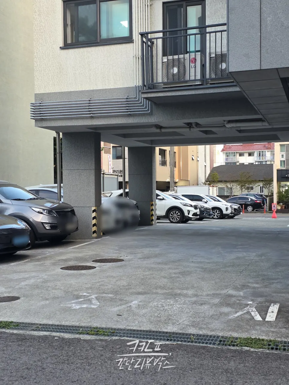 Parking space around the Jejju Donghong Branch building