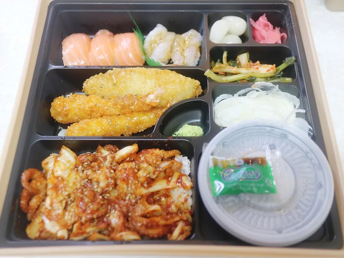 Best-selling Jejju Lunchbox laid out