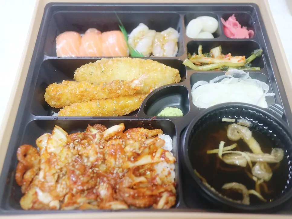 Close-up of the main dish in the Jejju Lunchbox
