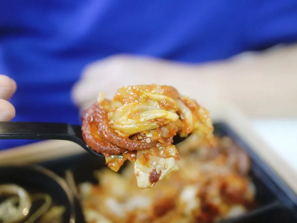 Close-up of the generously portioned octopus rice bowl