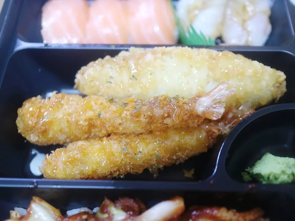 Crispy fish cutlet and fried shrimp