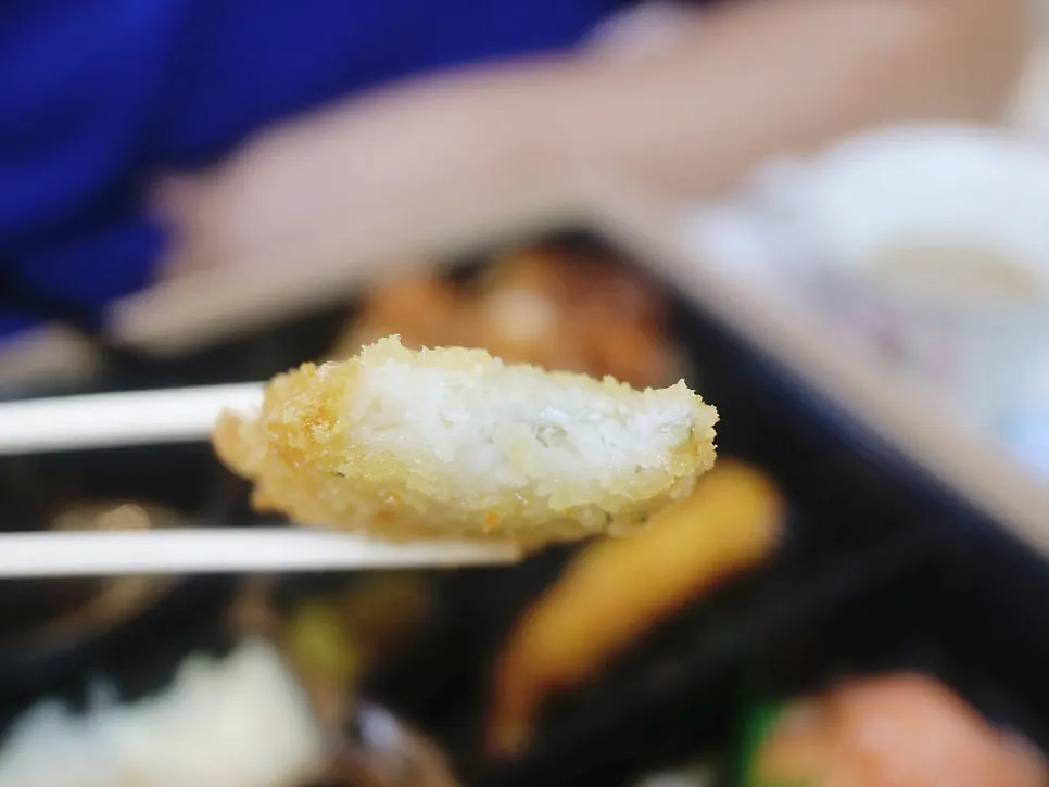 Final shot of eating the Jejju Lunchbox