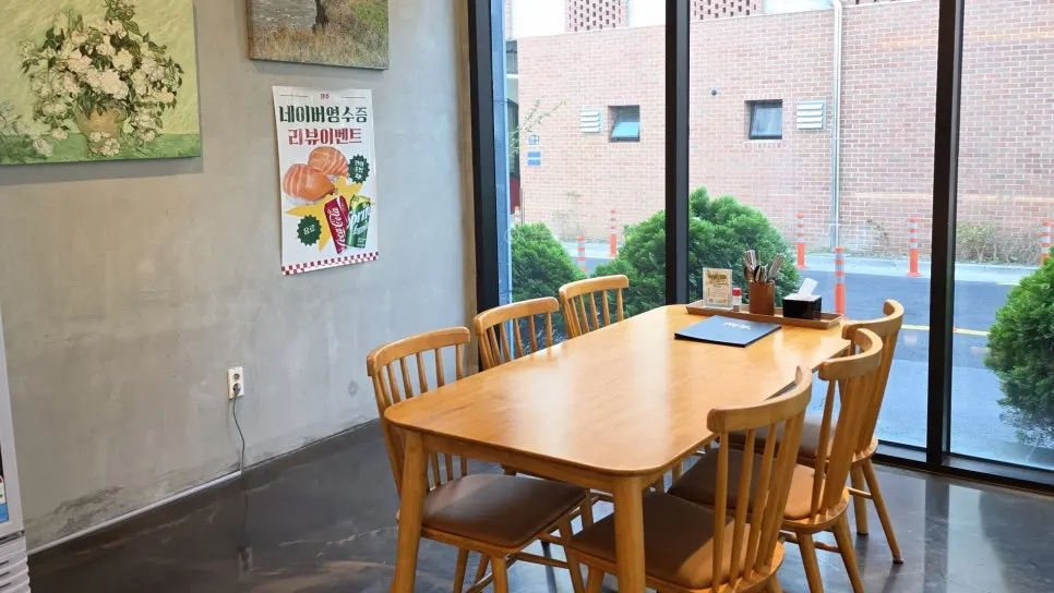 Neatly arranged seating at Jejju Donghong Branch
