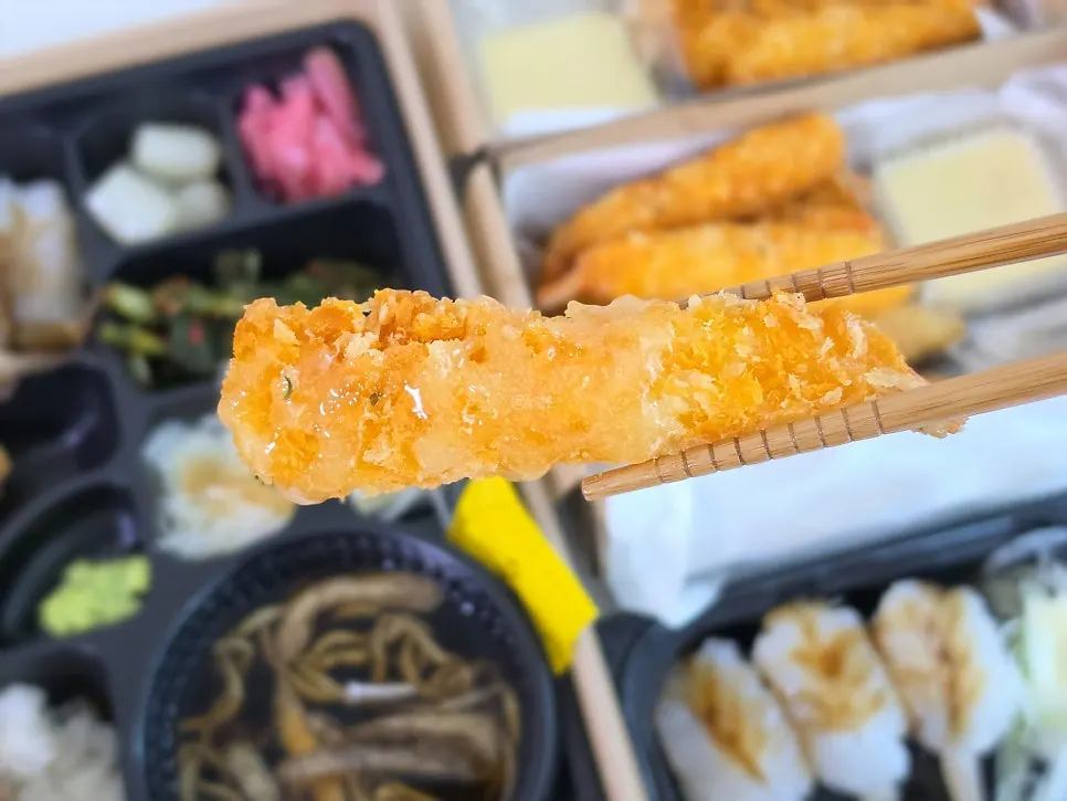 Plate of crisp fish tempura