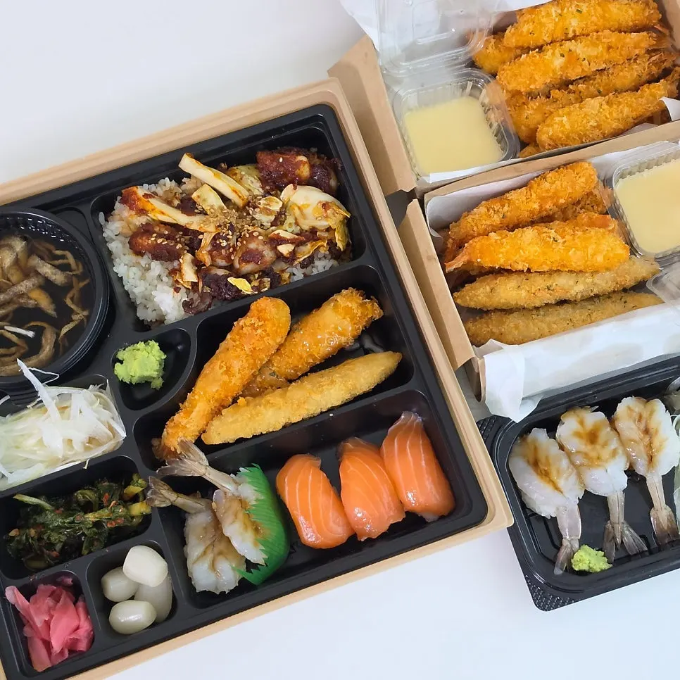 Final shot of the two-person lunchbox spread at Jejju Donghong Branch