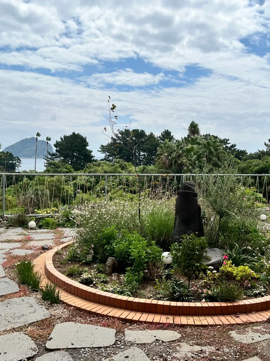 Full view of Forest Jeongbang café