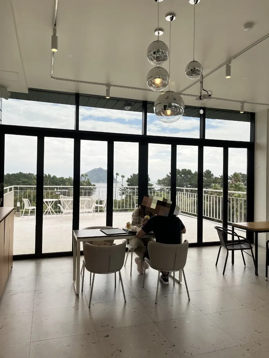 Café interior with natural material decor