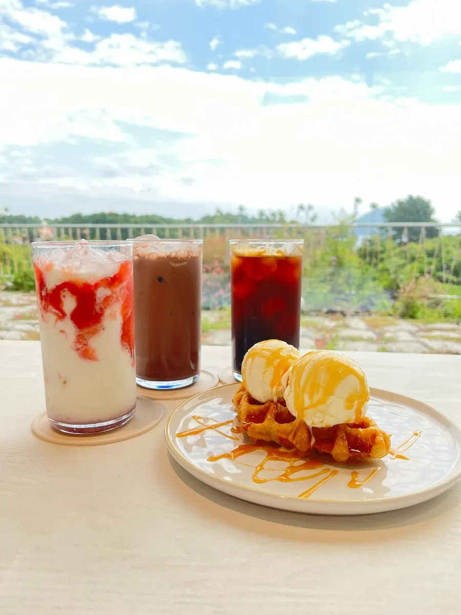 Café view along the Jeongbang Waterfall sightseeing route