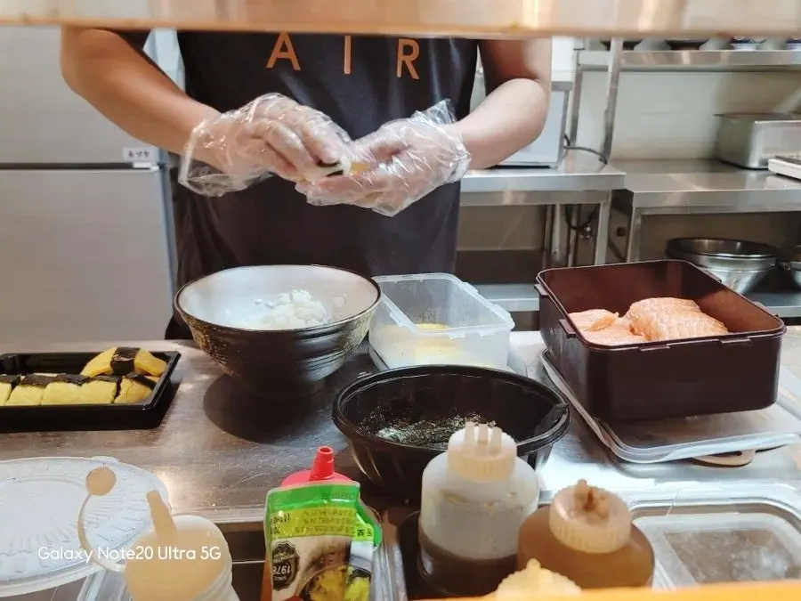 매장에서 준비하는 계란초밥