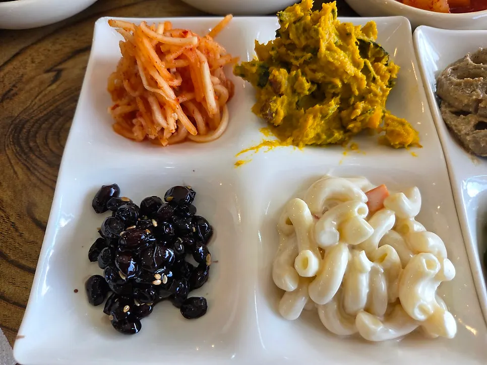 Side-dish plate with shredded radish, kabocha, beans, and macaroni
