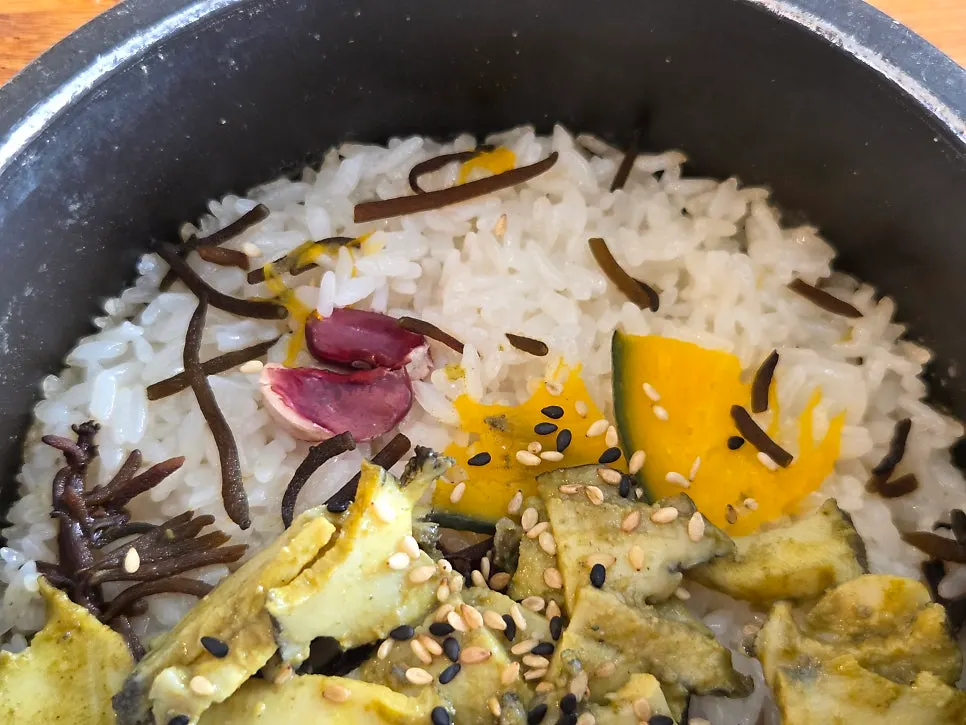 Spoonful of abalone stone-pot rice with hijiki and abalone