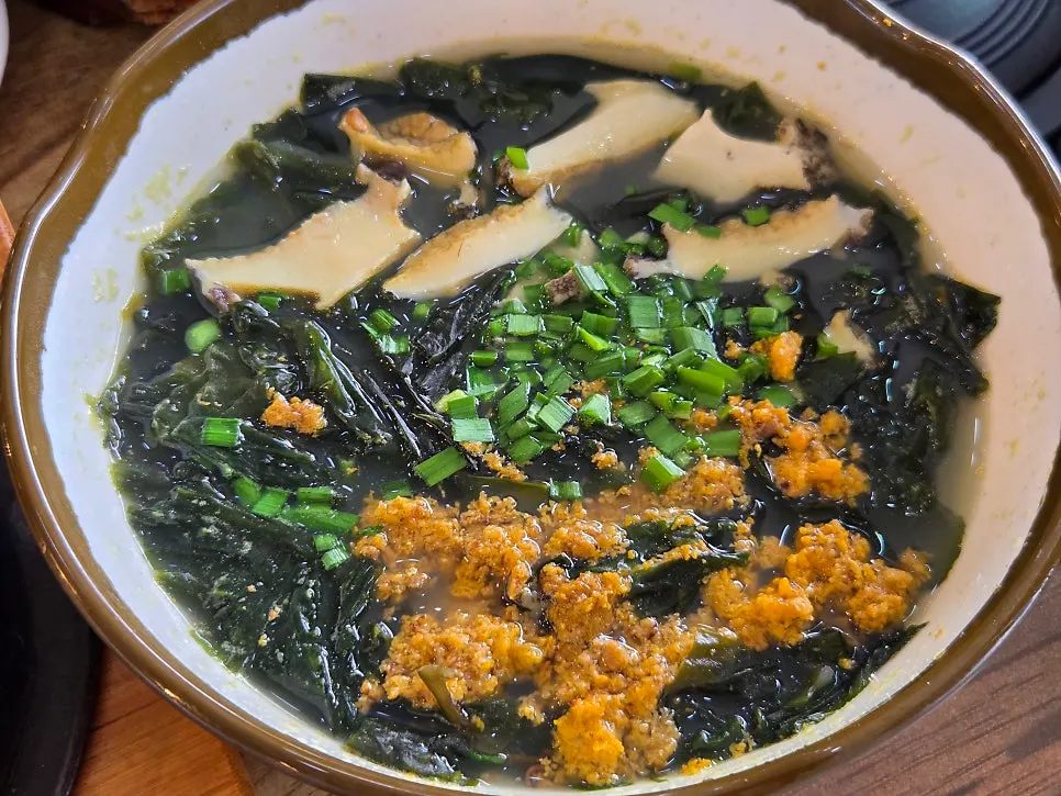 Seaweed soup topped with abalone and sea urchin