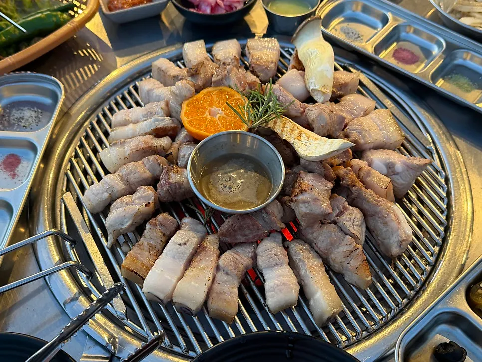Black pork grilling on the grill with melitgeot sauce