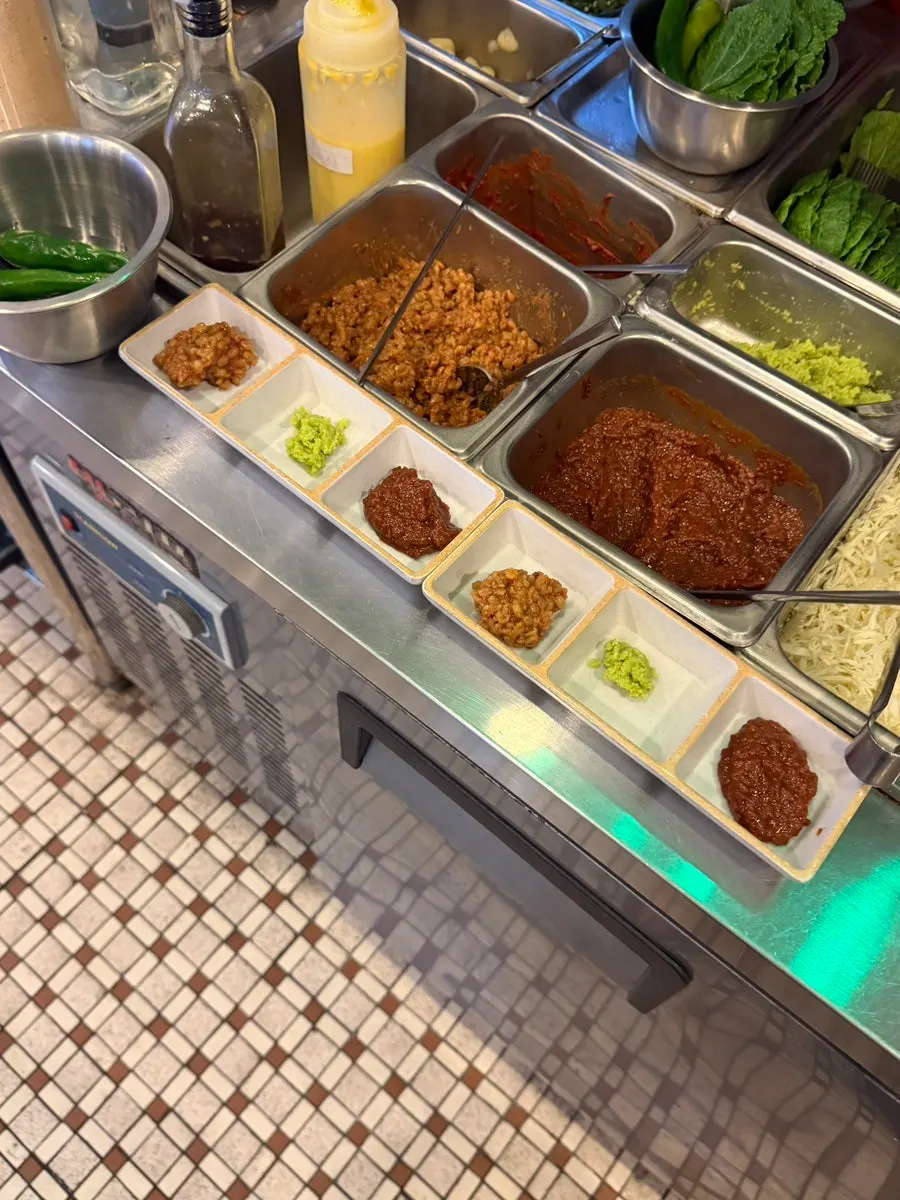 Marinated meat sauce and small side plates