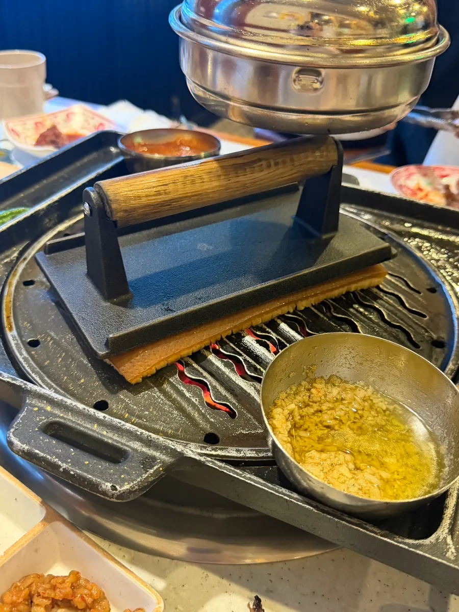 Garlic olive-oil sauce and pork skin