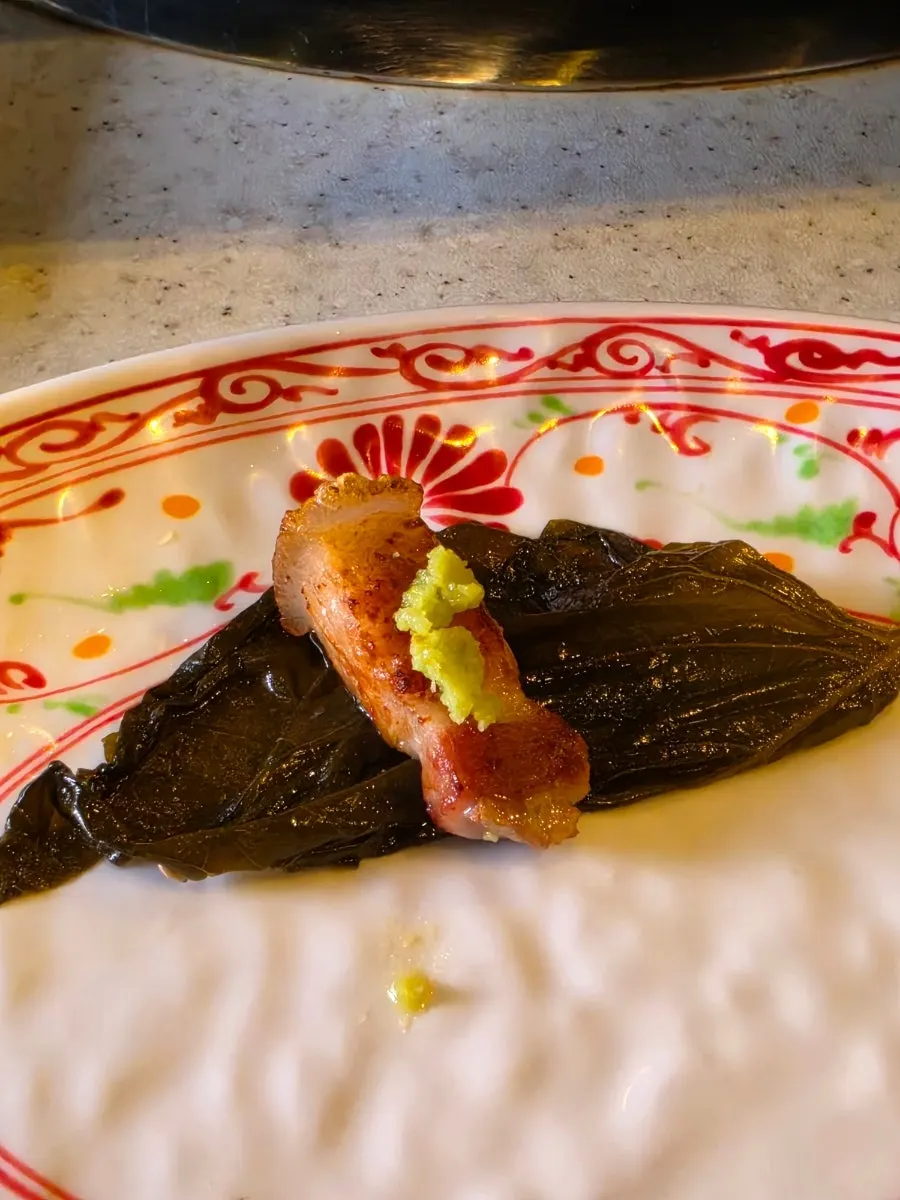 蘸鳀鱼酱吃的济州黑猪肉