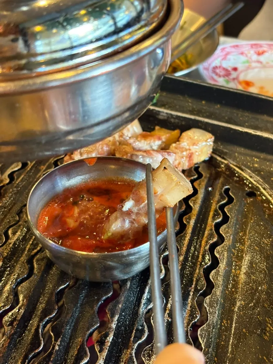 갈치속젓에 찍어 먹는 흑돼지 오겹살