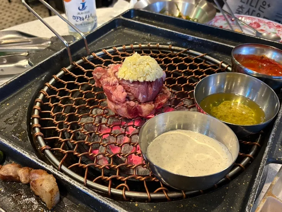 시그니처 메뉴 제주 돌돌 마농살