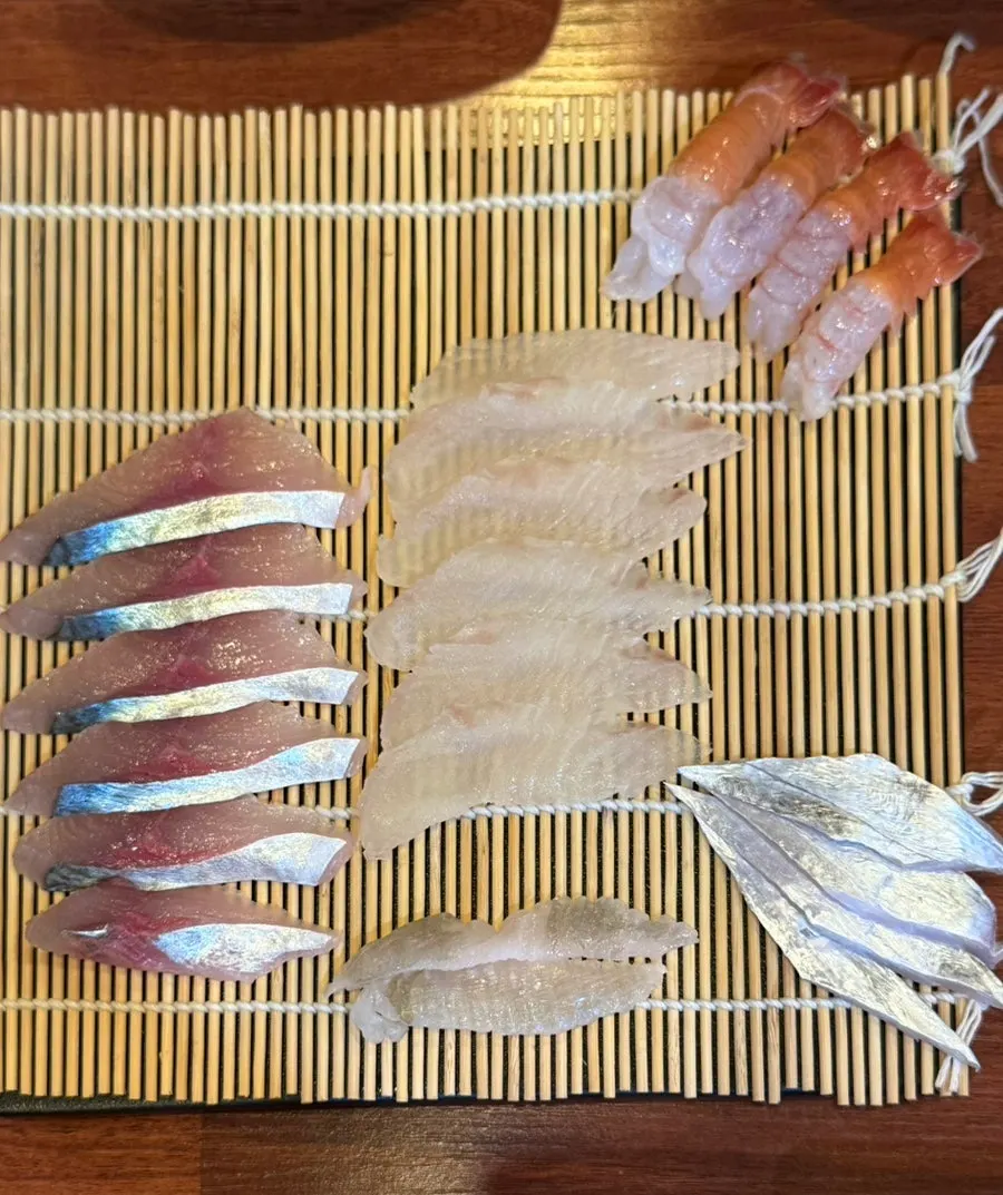 세트에 기본으로 나온 회 접시